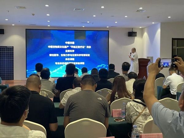 “河北省反射療法協(xié)會(huì)脊柱側(cè)彎專業(yè)委員會(huì)成立大會(huì)”在石家莊直樂矯形中醫(yī)醫(yī)院順利召開